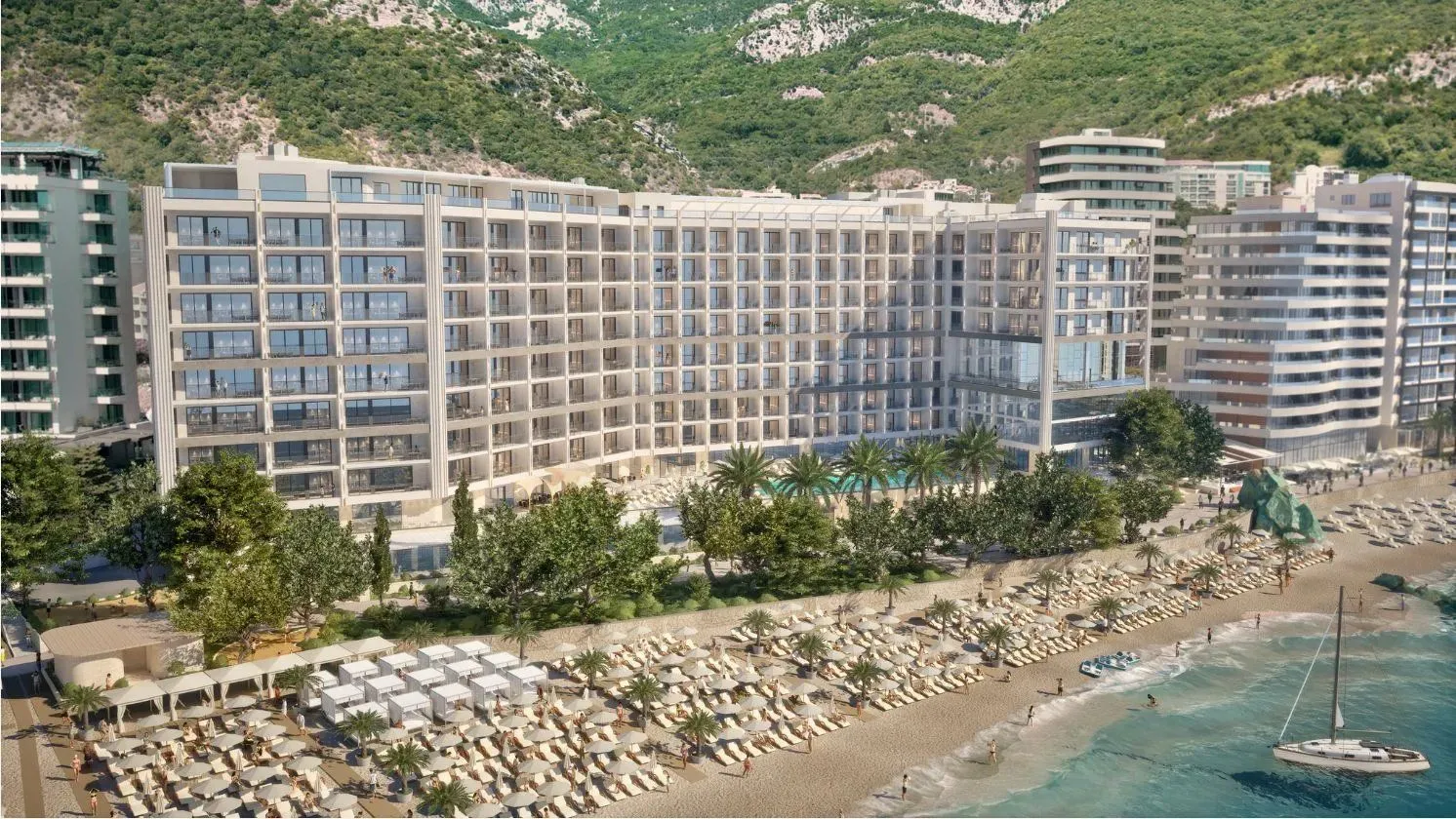 Pogled iz vazduha na hotelski kompleks i plažu ispred.