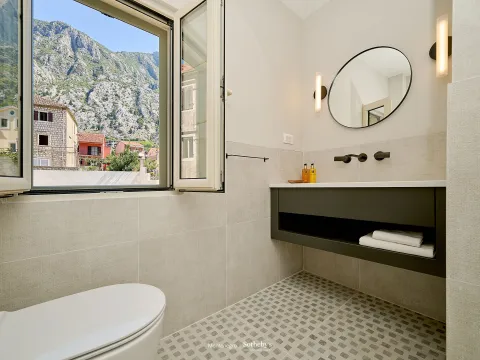 Rent, house, 200m², Dobrota, Kotor - image 24