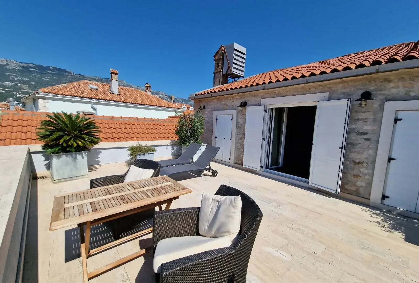 Sale, house, 288m², Stari Grad, Budva