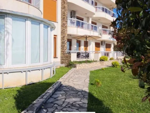 Prodaja, trosoban stan, 104m², Dobre Vode, Bar