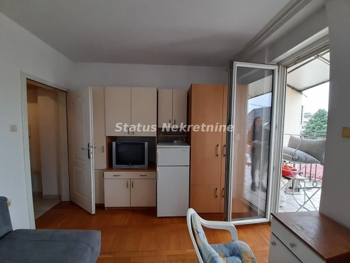 Izdavanje, garsonjera, 24m², Centar, Novi Sad