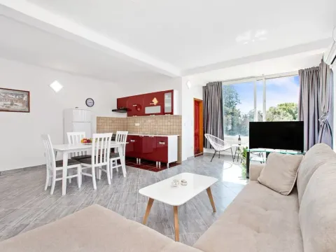 Rent, house, 110m², Tivat, Crna Gora - image 32