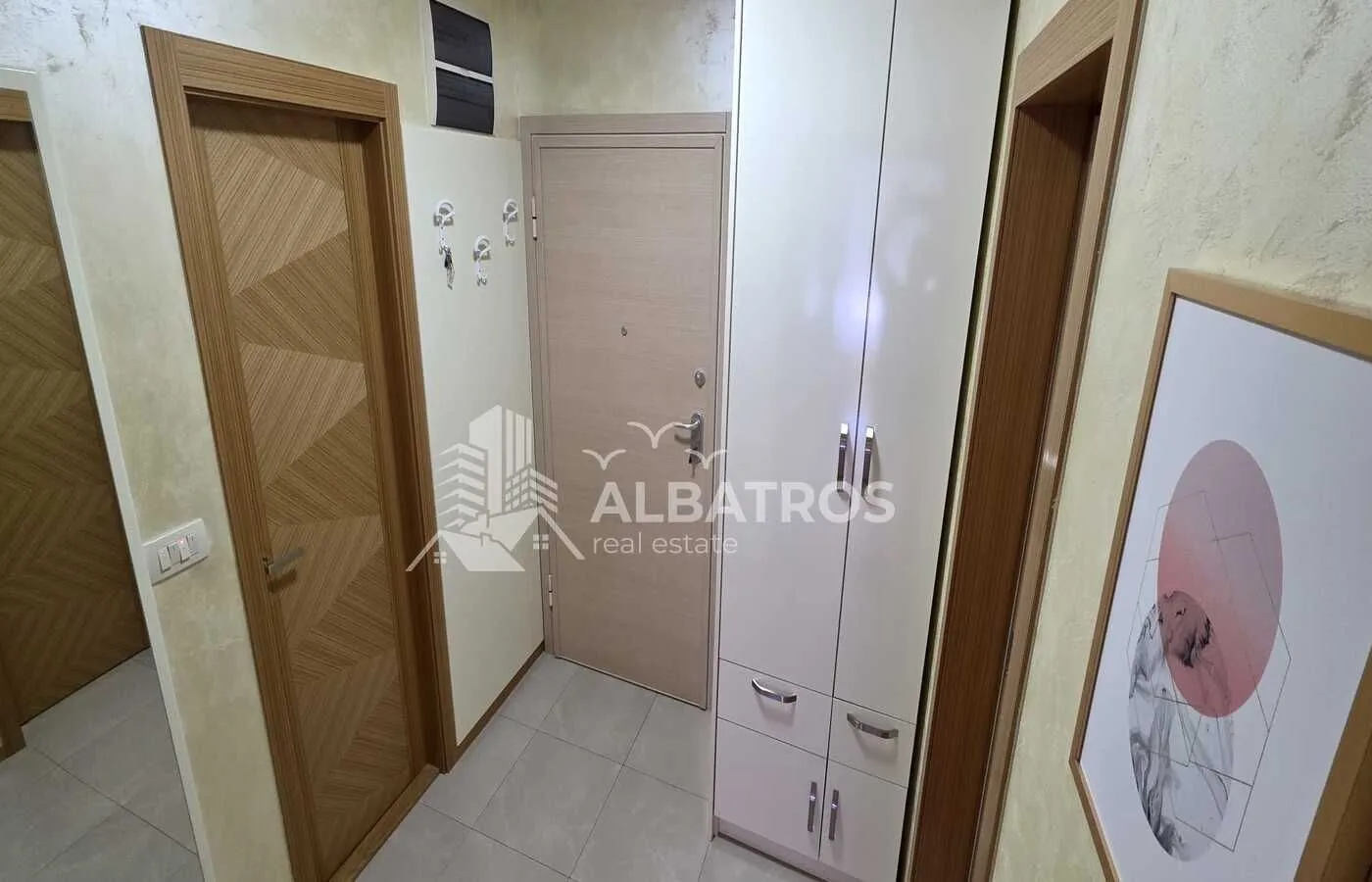Izdavanje, jednosoban stan, 47m², Centar, Bar