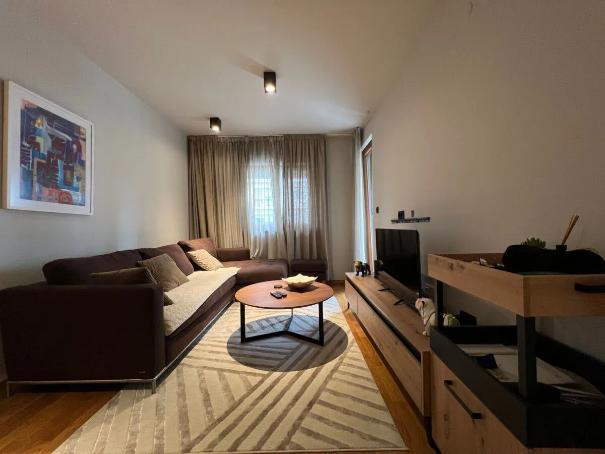 Izdavanje, jednosoban stan, 50m², Tološi, Podgorica