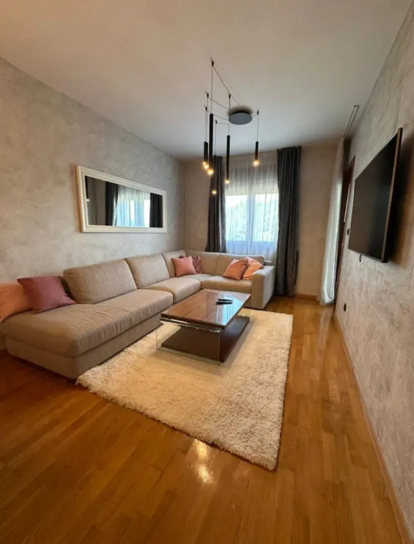 Izdavanje, dvosoban stan, 60m², Pobrežje, Podgorica