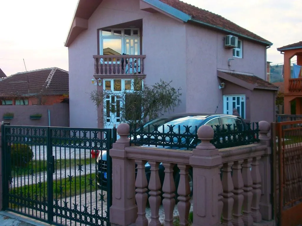 Izdavanje, kuća, 130m², Zabjelo, Podgorica