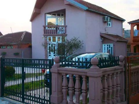Izdavanje, kuća, 130m², Zabjelo, Podgorica - image 25