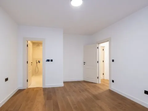 Izdavanje, trosoban stan, 163m², Preko Morače, Podgorica - image 7