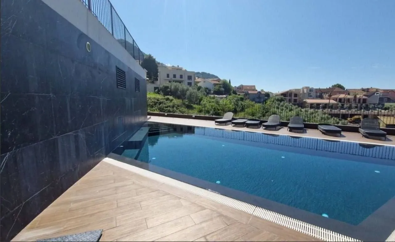 Prodaja, dvosoban stan, 55m², Centar, Tivat