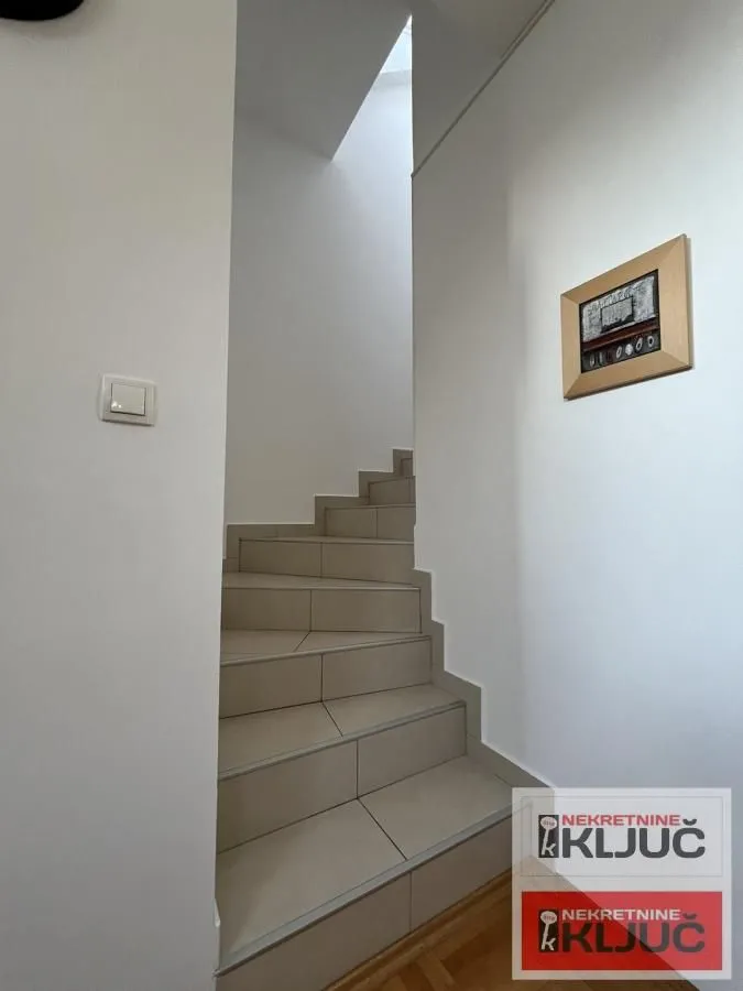 Prodaja, četvorosoban stan, 77m², Bulevar patrijarha Pavla, Novi Sad Sve Podlokacije