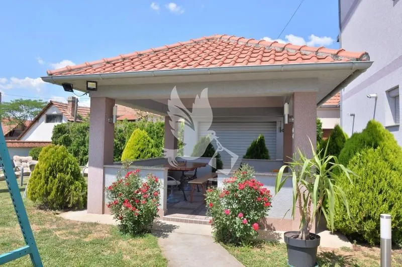 Sale, house, 554m², Mladenovac, Beograd