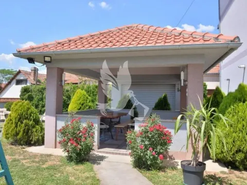 Sale, house, 554m², Mladenovac, Beograd - image 10