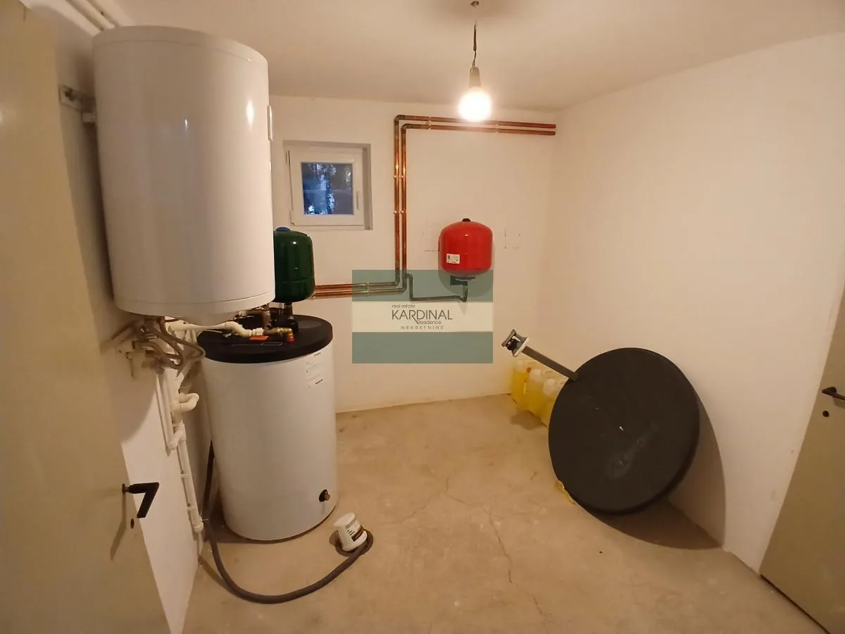 Prodaja, kuća, 379m², Trnava, Jagodina