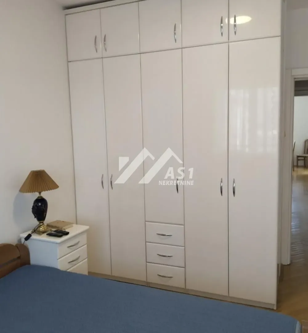 Izdavanje, trosoban stan, 100m², Spens, Novi Sad Sve Podlokacije