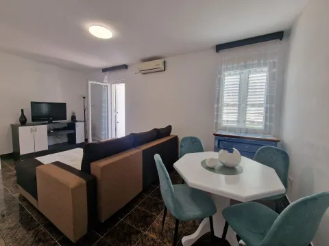 Prodaja, dvosoban stan, 56m², Bečići, Budva - image 1