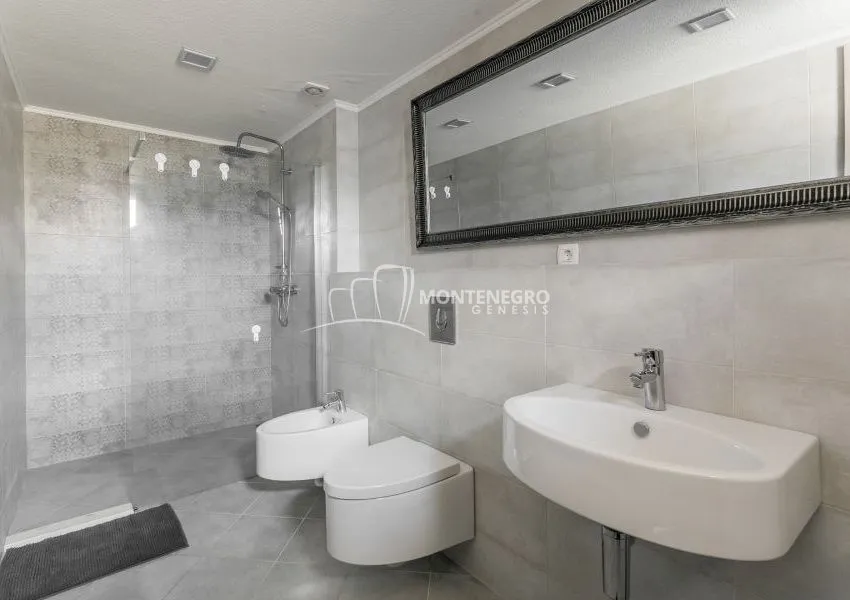 Prodaja, kuća, 240m², Krašići, Tivat