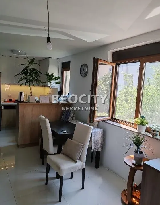 Prodaja, trosoban stan, 68m², Petlovo Brdo, Beograd