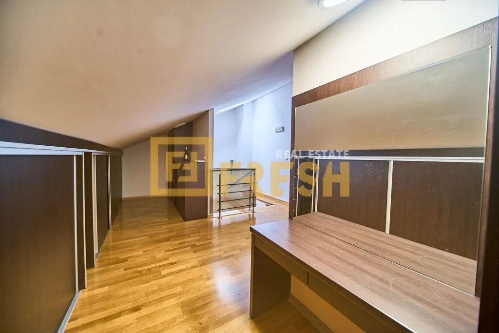 Prodaja, dvosoban stan, 122m², Tološi, Podgorica