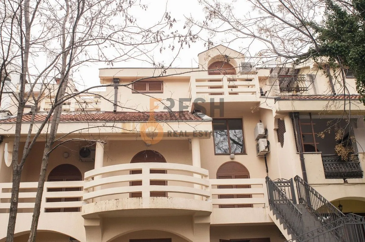 Prodaja, kuća, 397m², Ostalo, Podgorica