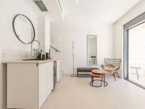 Izdavanje, kuća, 159m², Reževići, Budva - image 11