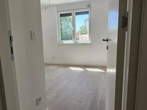 Prodaja, četvorosoban stan, 70m², Zemun Gornji Grad, Zemun Sve Podlokacije - image 9