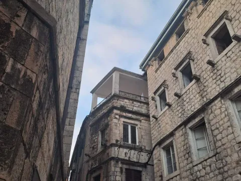 Prodaja, stan, 43m², Kotor, Crna Gora - image 4