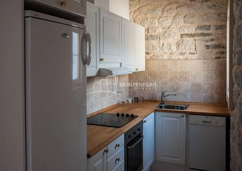 Prodaja, jednosoban stan, 54m², Dobrota, Kotor