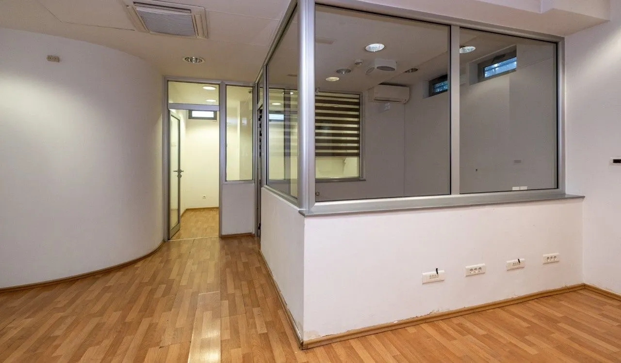 Rent, office space, 147m², Momišići, Podgorica