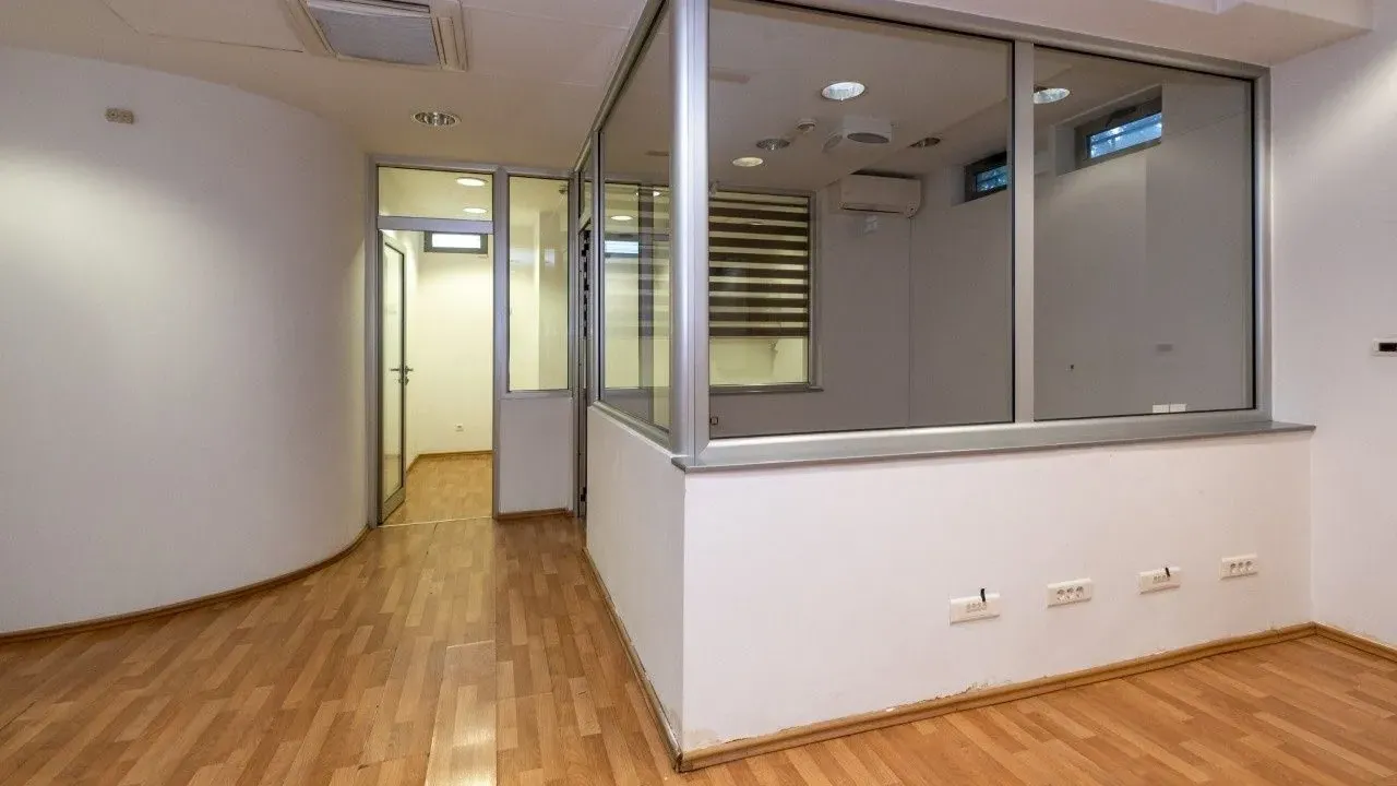 Izdavanje, poslovni prostor, 147m², Momišići, Podgorica