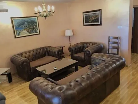 Izdavanje, kuća, 200m², Stari Aerodrom, Podgorica - image 7