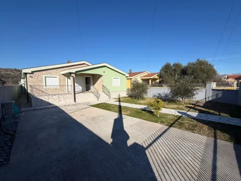 Rent, house, 155m², Farmaci, Podgorica - image 18