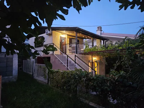 Rent, house, 28m², Šušanj, Bar - image 1