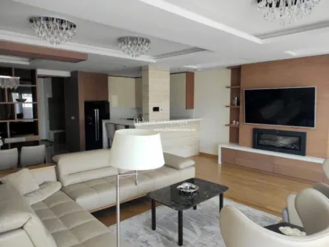 Izdavanje, četvorosoban stan, 180m², Kalenić Pijaca, Vračar Sve Podlokacije - image 10