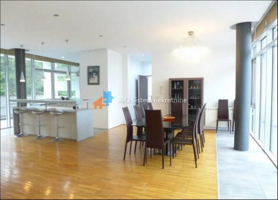 Izdavanje, četvorosoban stan, 250m², Savski Venac, Beograd