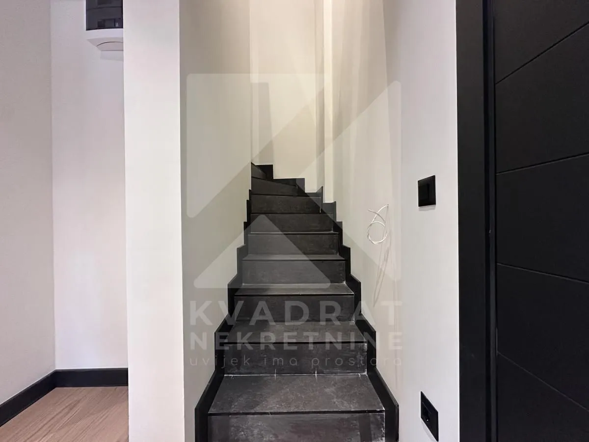 Prodaja, četvorosoban stan, 107m², Centar, Kolašin