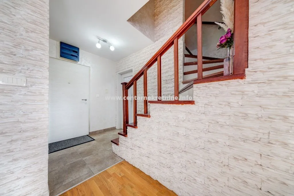 Prodaja, trosoban stan, 113m², Ljubović, Podgorica