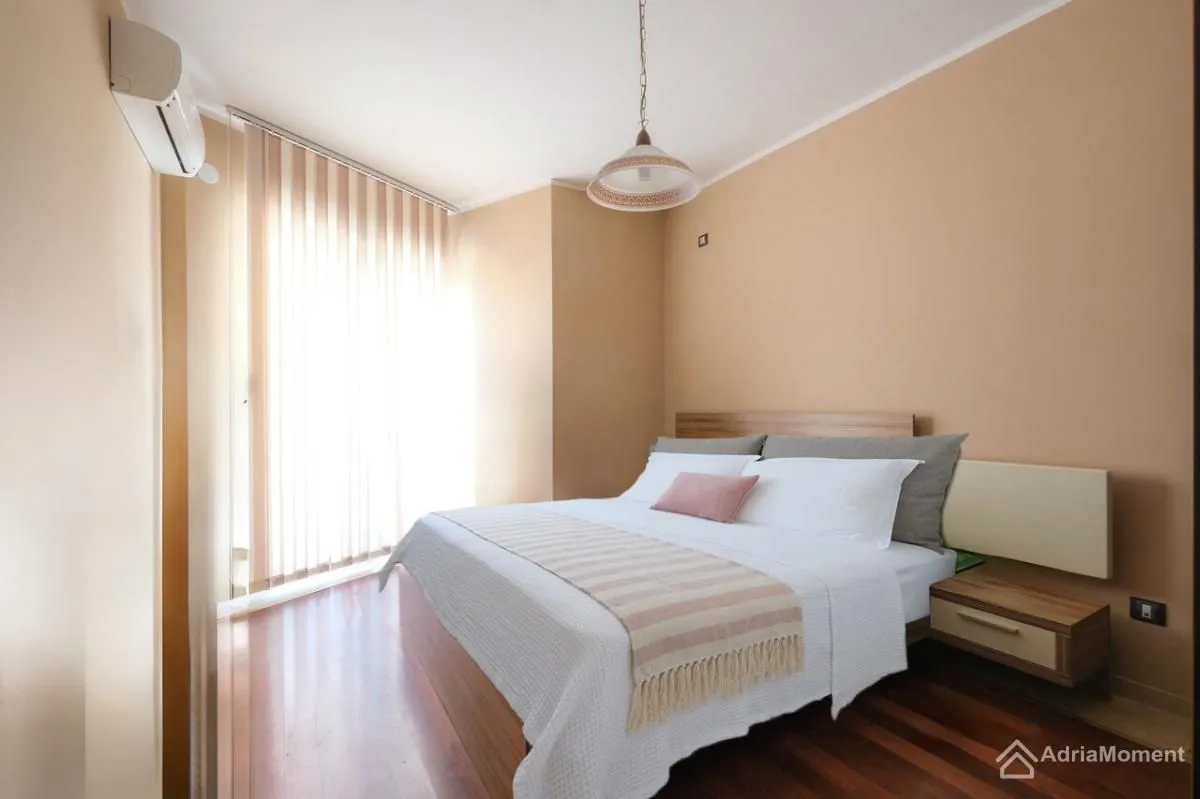 Sale, two bedroom apartment, 85m², Dobrota, Kotor