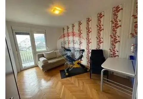 Izdavanje, kuća, 340m², Tološi, Podgorica - image 8