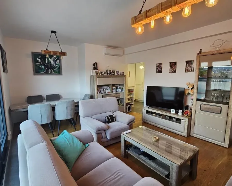 Prodaja, stan, 140m², Erdoglija, Kragujevac