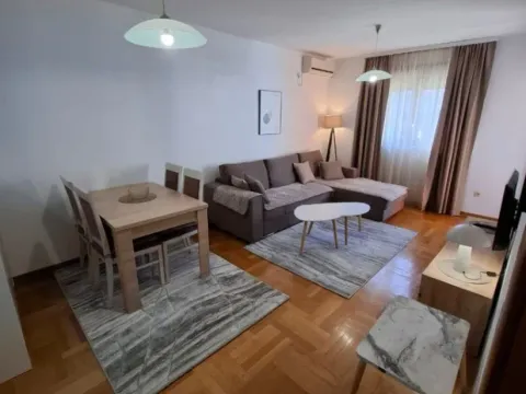 Izdavanje, jednosoban stan, 50m², Stari Aerodrom, Podgorica - image 2