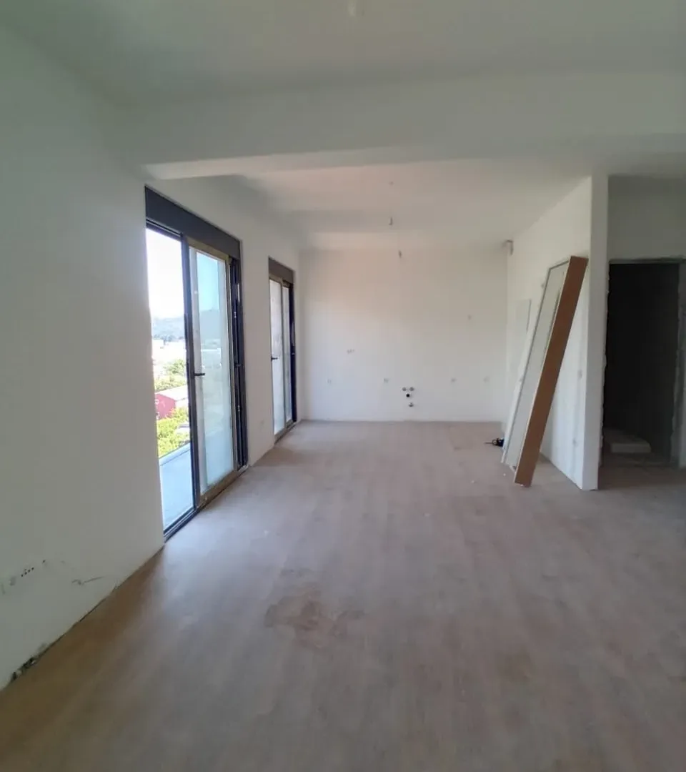 Prodaja, trosoban stan, 94m², Centar, Bar