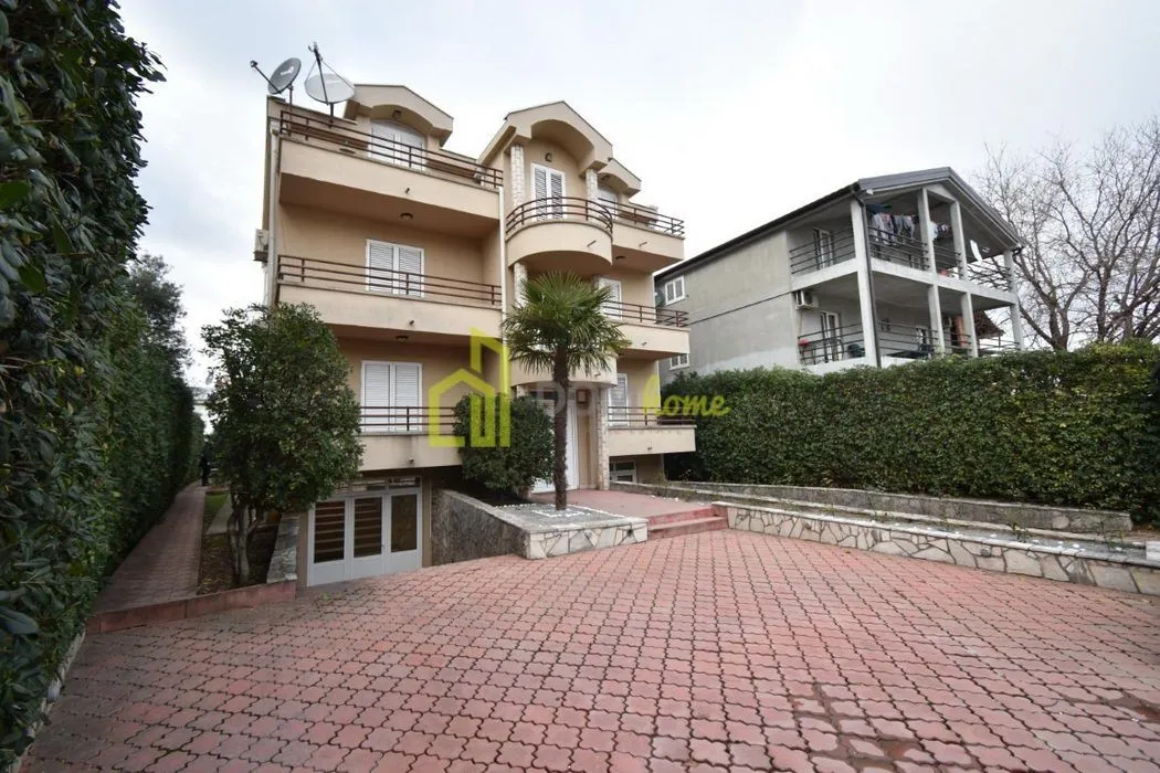 Rent, office space, 200m², Tološi, Podgorica