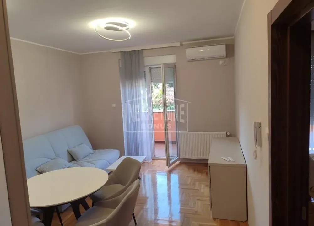 Prodaja, dvosoban stan, 40m², Centar, Subotica