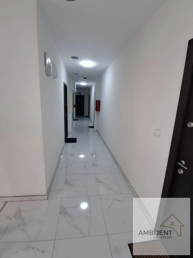 Prodaja, trosoban stan, 75m², Centar, Inđija