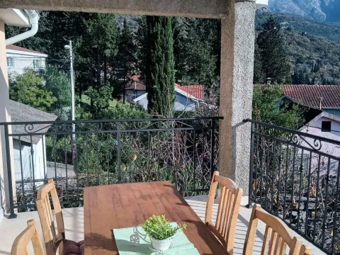 Izdavanje, trosoban stan, 80m², Gradiošnica, Tivat - image 2