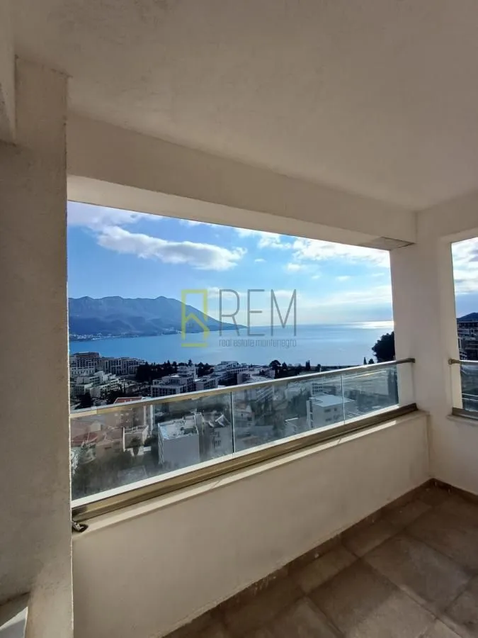Sale, three bedroom apartment, 184m², Bečići, Budva