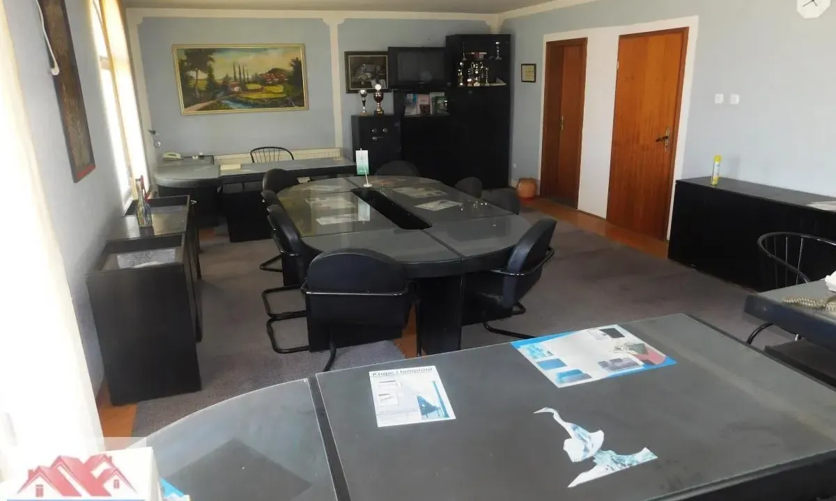 Rent, office space, 360m², Maršić, Kragujevac