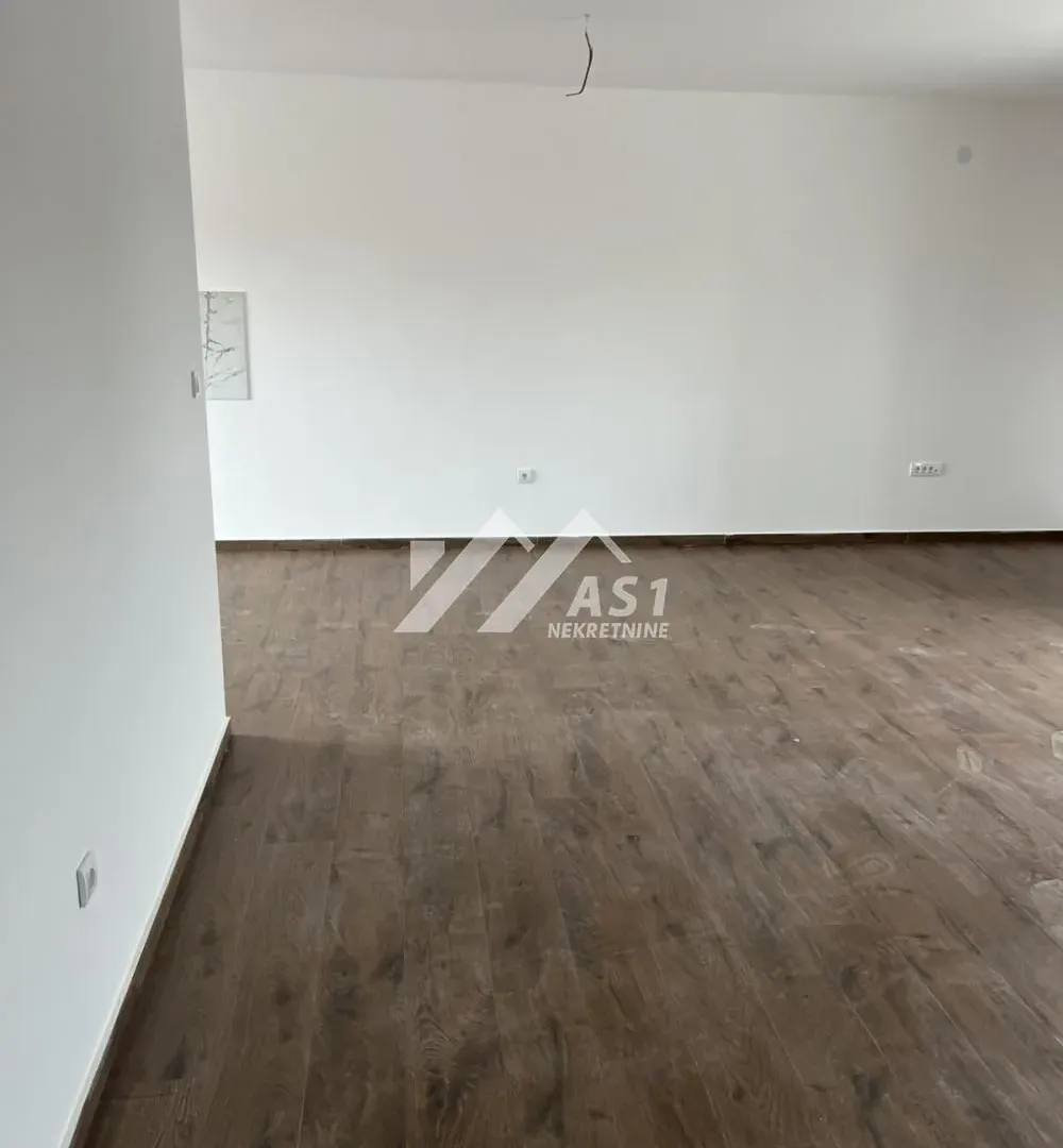 Izdavanje, poslovni prostor, 152m², Veternik, Novi Sad Sve Podlokacije