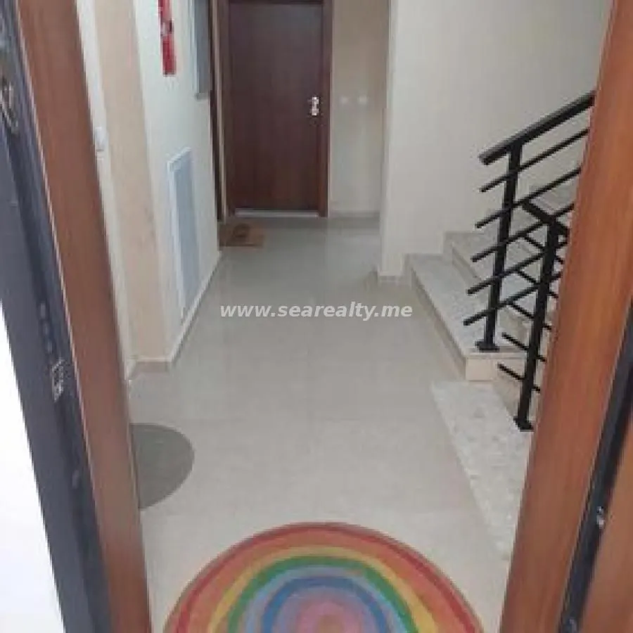 Izdavanje, dvosoban stan, 64m², Budva, Crna Gora