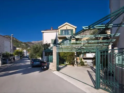 Izdavanje, dvosoban stan, 85m², Budva, Crna Gora - image 25